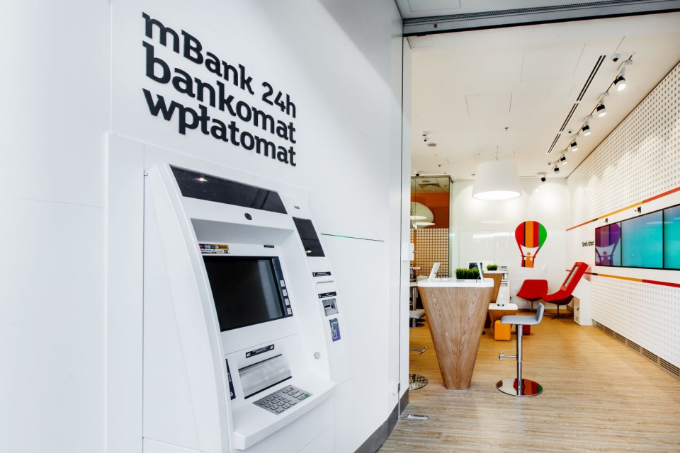 nowy koncept mBank, ARS Retail Shopfitting (4).jpg Interaktywny, butikowy koncept mBanku według projektu ARS Retail+Shopfitting