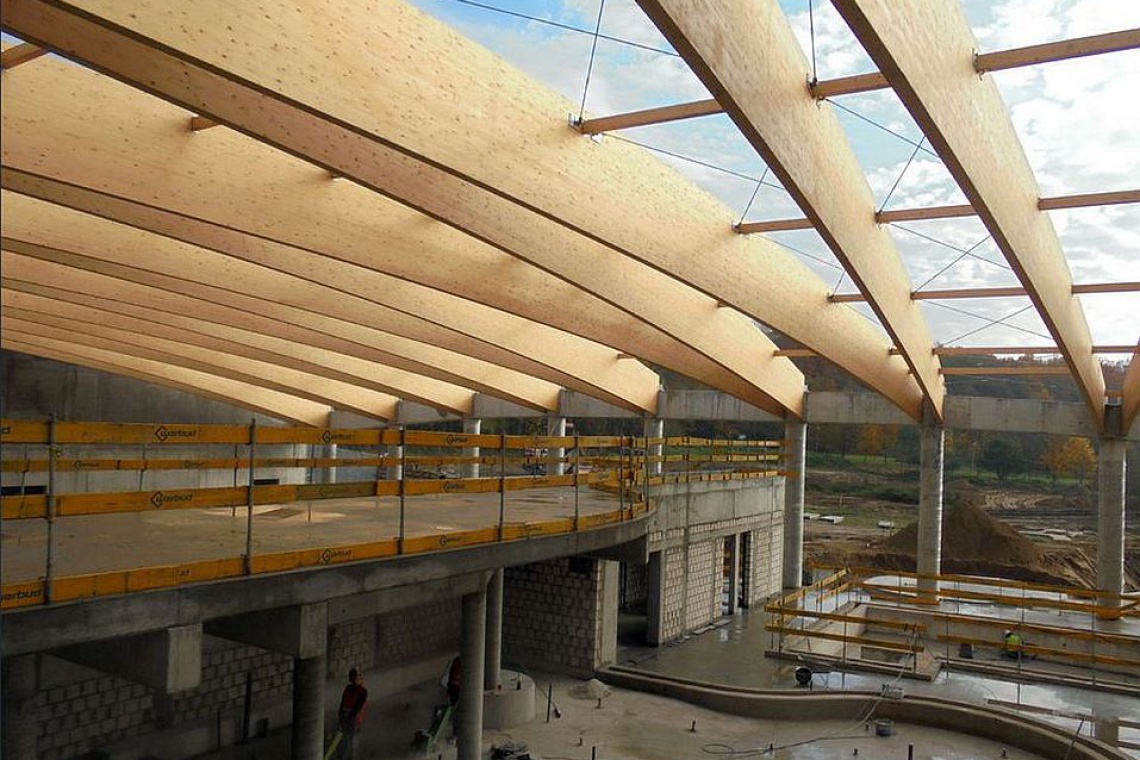 fot. aquapark.koszalin.pl Aquapark projektu Płaskowicki i Partnerzy - montują już zadaszenie