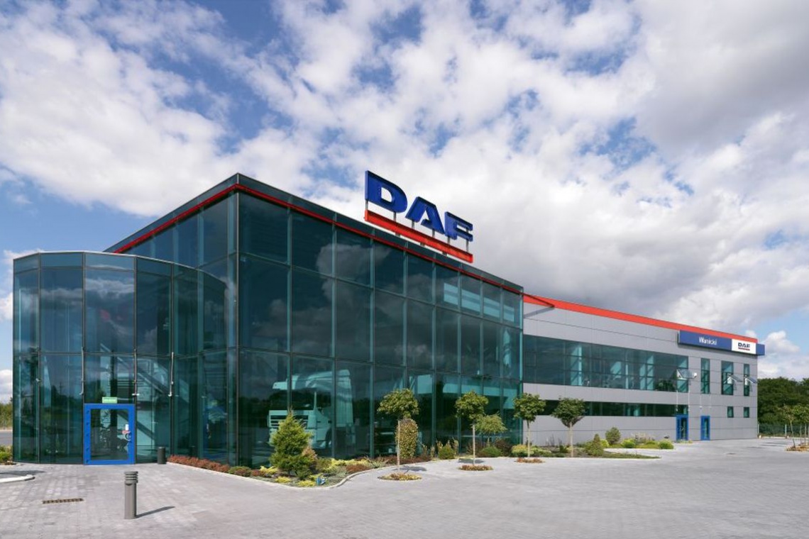 DAF Trzciana projektu pracowni Archigraph, fot. Pilkington Polska Szklana architektura salonów samochodowych