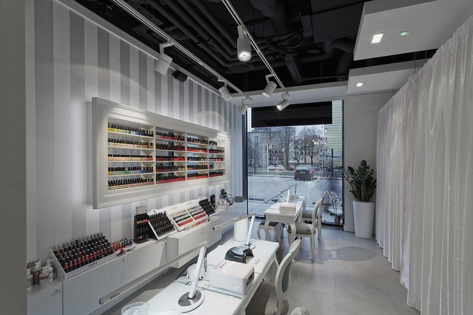 Nail Clinic, fot. Xplan Wnętrze salonu urody w stylu shabby chic według BSD Architekt i Xplan