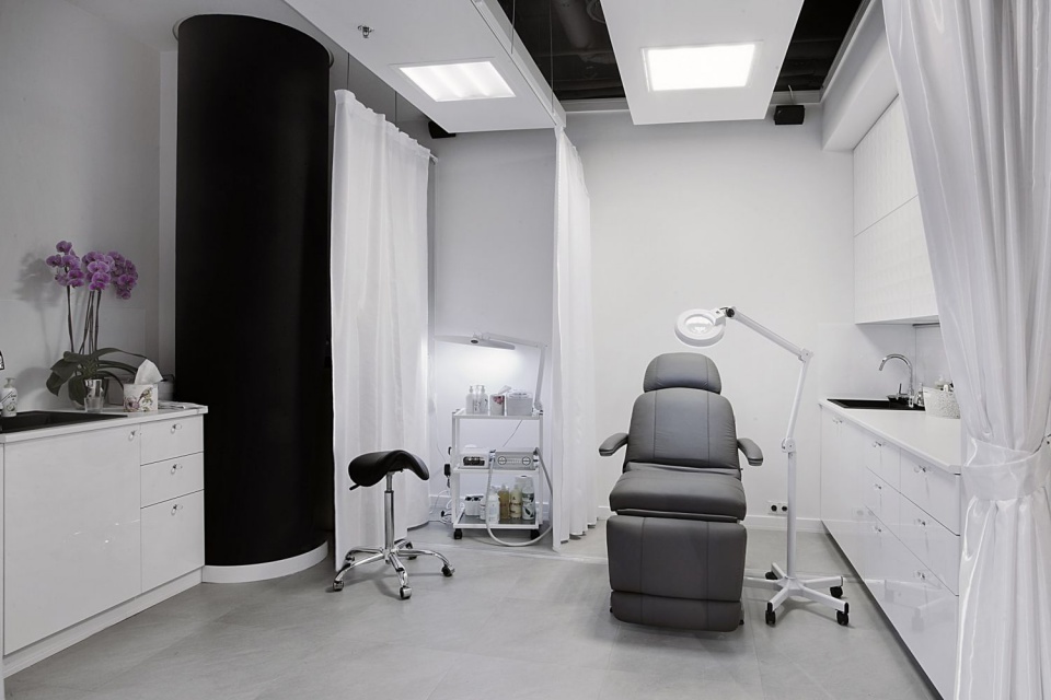 Nail Clinic, fot. Xplan Wnętrze salonu urody w stylu shabby chic według BSD Architekt i Xplan
