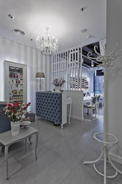 Nail Clinic, fot. Xplan Wnętrze salonu urody w stylu shabby chic według BSD Architekt i Xplan