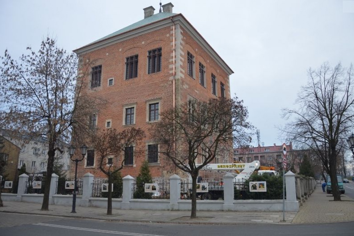 Ile Jest Biedronek W Piotrkowie Trybunalskim Odnowiono zabytkowy zamek w Piotrkowie Trybunalskim