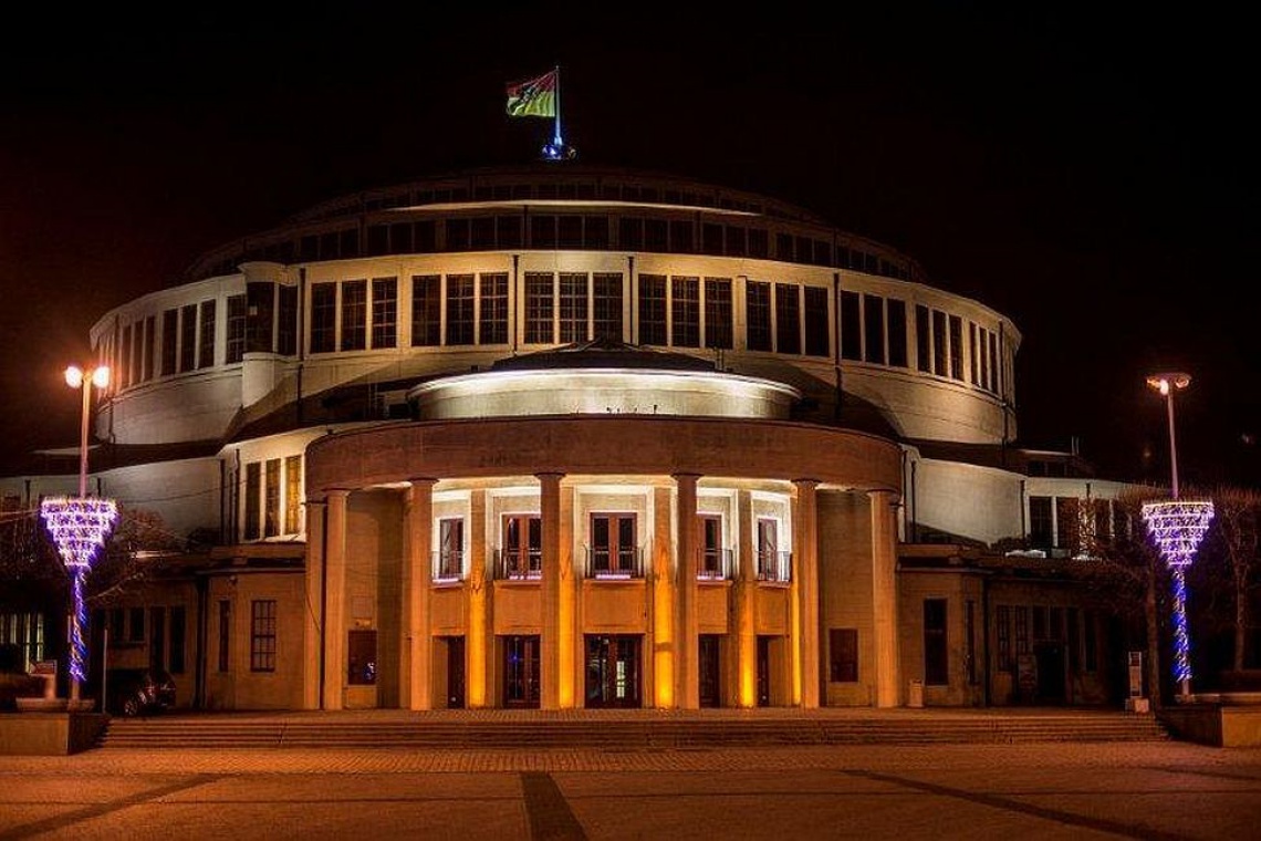 Wrocławska Hala Stulecia w odświętnej odsłonie świetlnej, fot. Philips Hala Stulecia w niecodziennej iluminacji świetlnej