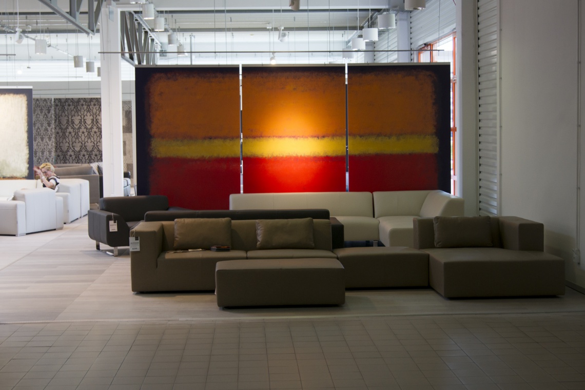 Showroom Adriana Furniture Architektura światła i grafiki w Showroomie Adriana Furniture