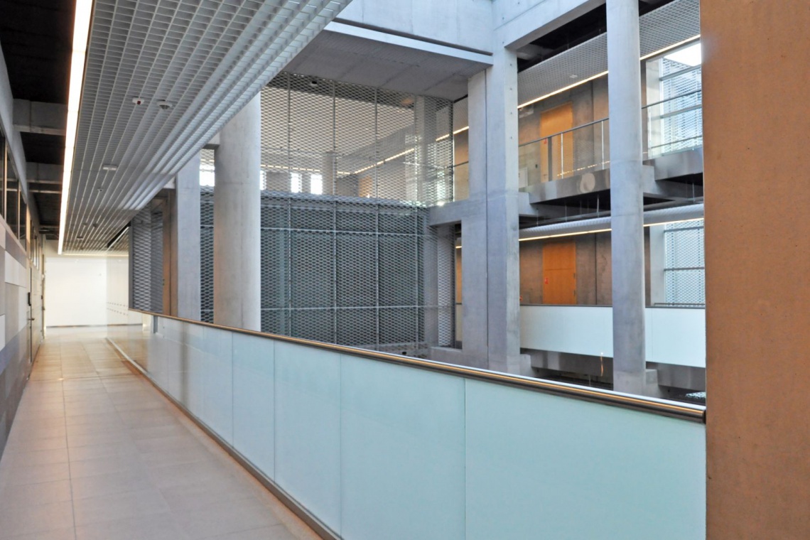 Centrum Edukacyjne Usług Elektronicznych Poznań Szkło decyduje o sposobie wyrażenia architektury w XX i XXI wieku