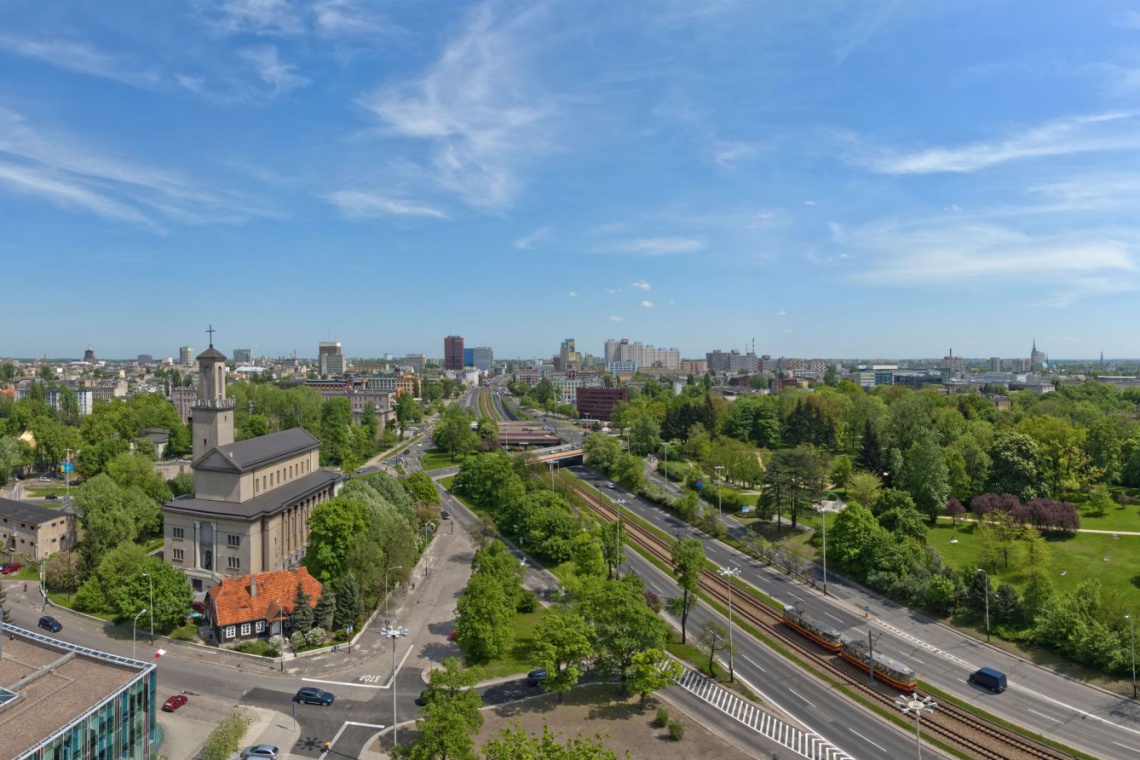 Panorama miasta z hotelu Double Tree by Hilton w Łodzi, fot. Grupa TOYA Zobacz niezwykłą fasadę hotelu i piękny widok na panoramę Łodzi