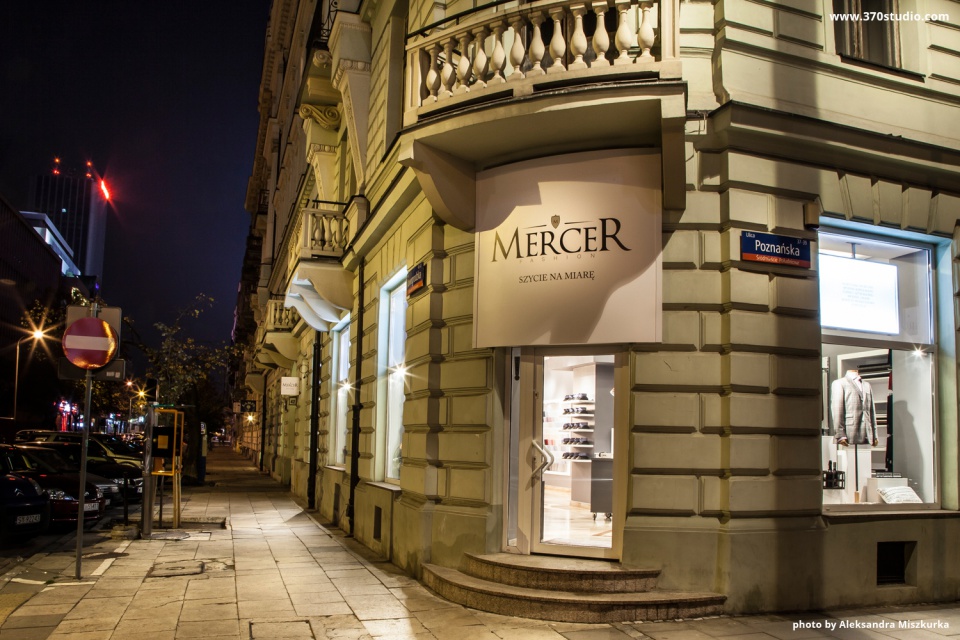 Warszawski butik marki Mercer, fot. 370studio Eleganckie wnętrze i stylowe garnitury - 370studio dla marki Mercer