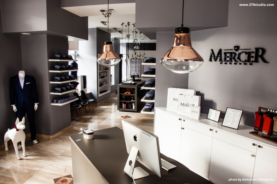 Warszawski butik marki Mercer, fot. 370studio Eleganckie wnętrze i stylowe garnitury - 370studio dla marki Mercer