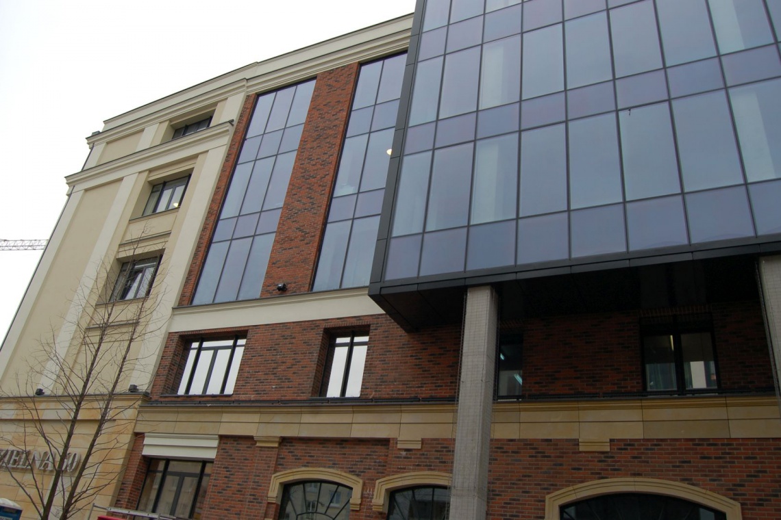 Dzielna 60 Warszawskie biurowce z funkcją społeczną