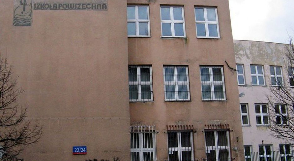 W Warszawie przebudują szkołę z przedwojenną syrenką