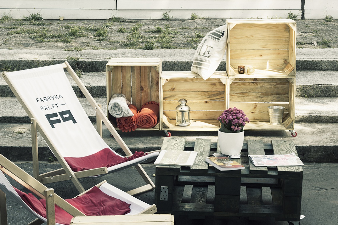 Skrzynkowy regał Fabryka Palet, MyBaze.com Urban gardening, czyli trend w aranżowaniu przestrzeni miejskiej