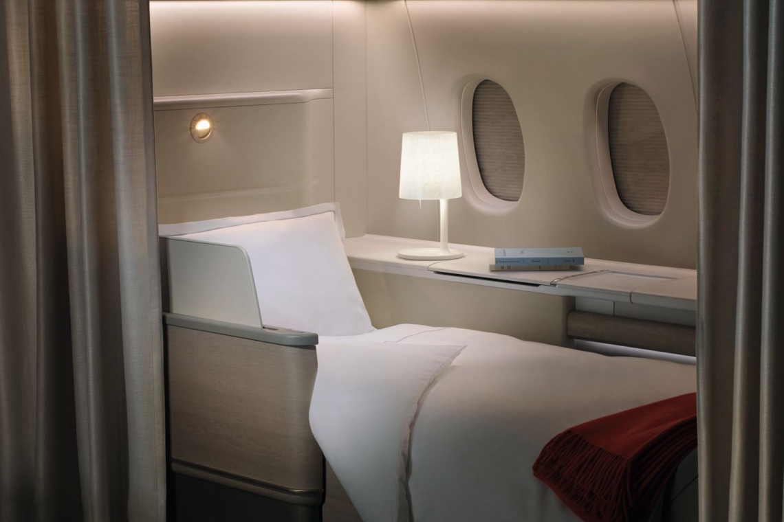 Łóżka Sofitel MyBed™ w kabinach La Première Air France Designerska kabina Air France - komfort snu jak w najlepszych hotelach