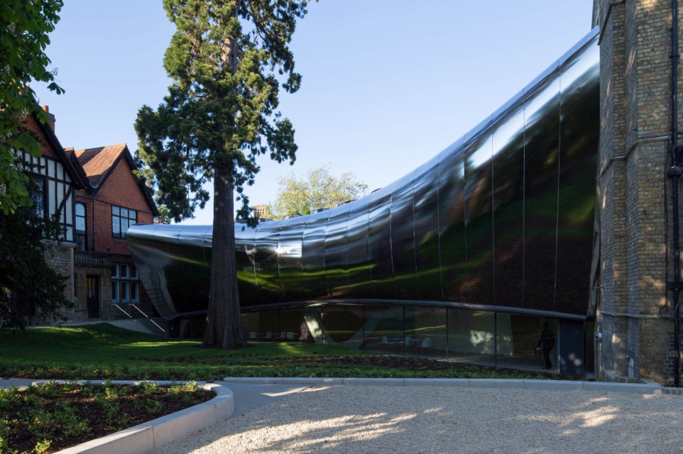 Przeszłość spotyka się z teraźniejszością - Centrum Bliskiego Wschodu, Investcorp Building for Oxford University’s Middle East Centre at St Antony’s College © Luke Hayes 10 najlepszych budynków Zahy Hadid