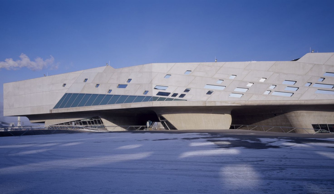 Kolejka liniowa inna niż wszystkie - Nordpark Cable Railway w Innsbrucku, projekt Zaha Hadid, fot. Werner Huthmacher 10 najlepszych budynków Zahy Hadid