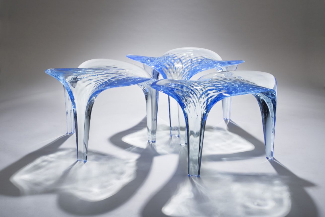 Liquid Glacial kolekcja projektu Zahy Hadid z wystawą w David Gill Gallery, fot. Martin Slivka 2015 Lodowy stół i krzesło projektu Zahy Hadid