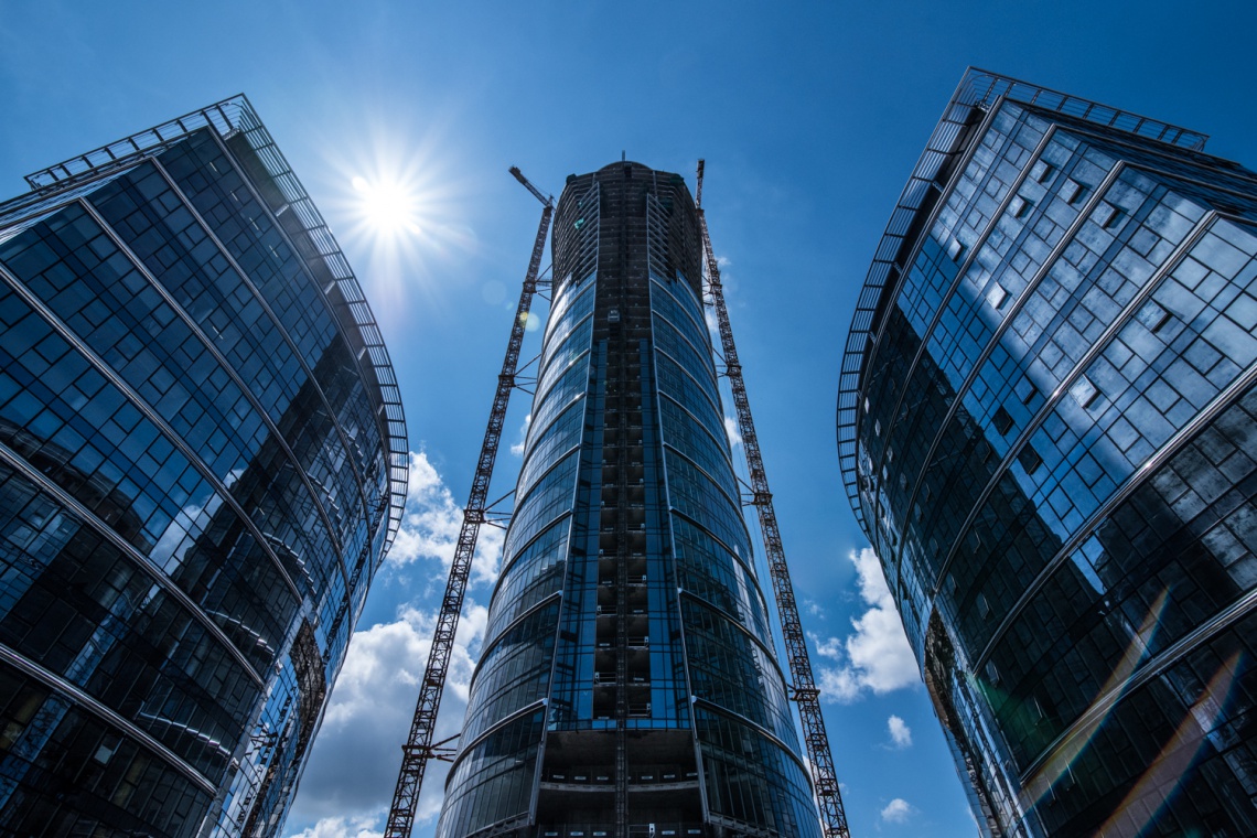 Warszaw Spire, fot. Ghelamco Warsaw Spire pnie się w górę, ale już bez neonu "Kocham Warszawę"