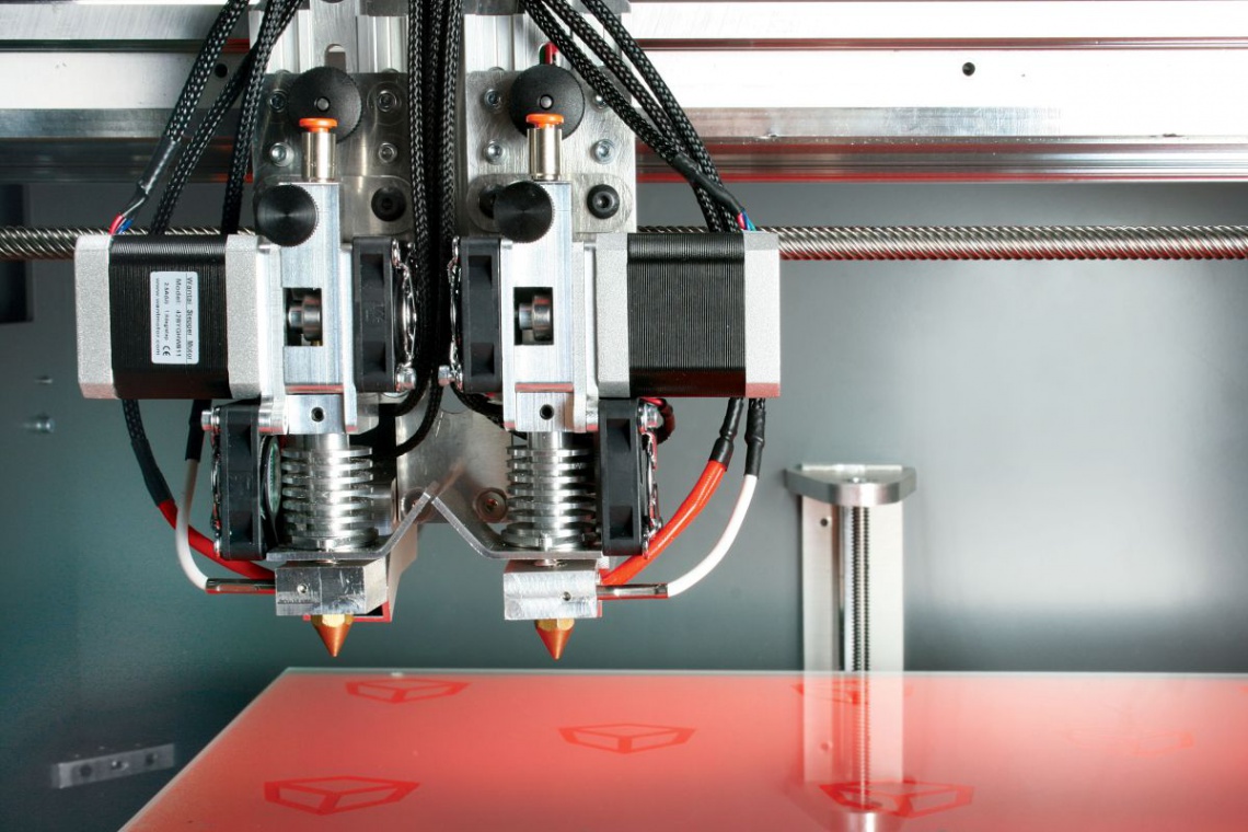 drukarka Factory 2.0, głowice fot. Omni3D Drukarka 3D od Omni3D to nowość dla przemysłu