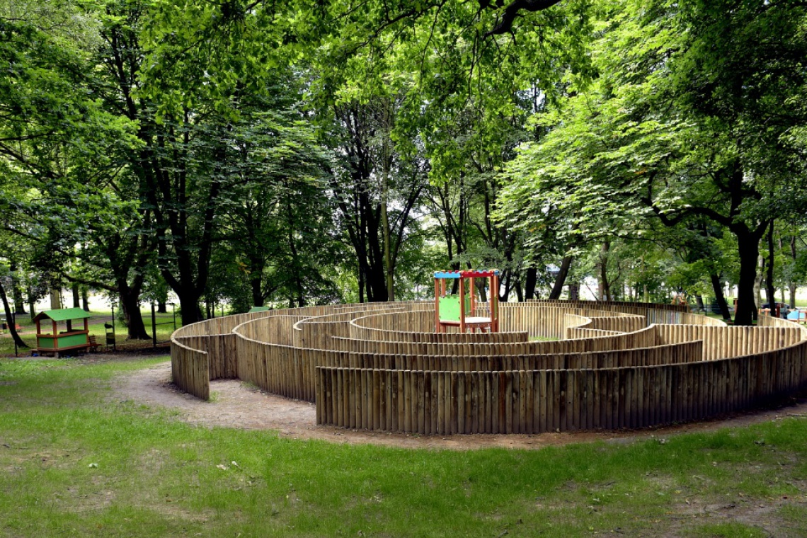 Labirynt na placu zabaw w Bytomiu, fot. UM Bytom Oryginalny plac zabaw z wielkim labiryntem