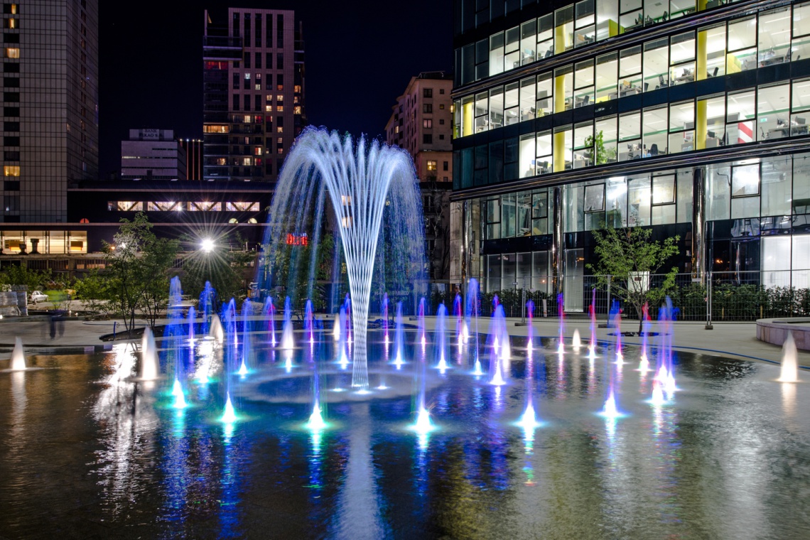 Plac Europejski, fontanny, Warsaw Spire, fot. Ghelamco Jak wyglądają fontanny na Placu Europejskim? Zobacz wideo