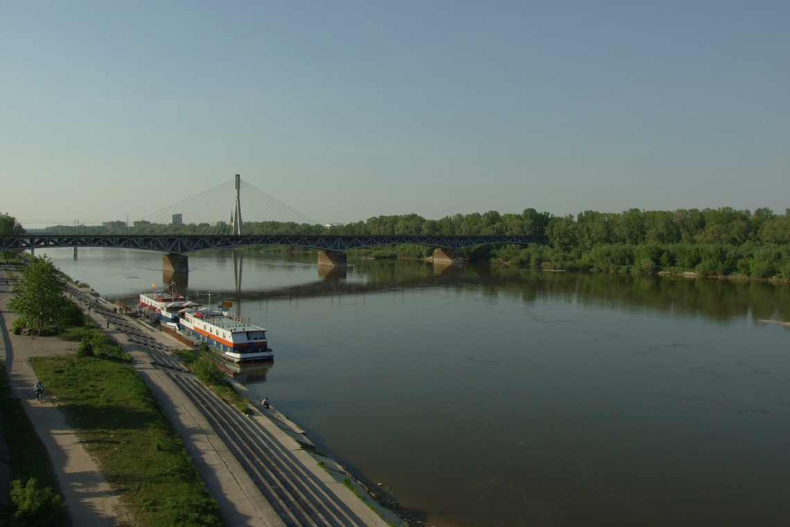 Wisła w Warszawie, fot. wikipedia.org Warszawa: Powstanie 300-metrowa kładka rowerowa nad Wisłą