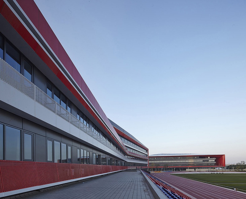 Binhai Xiaowai High School, projekt: HHD FUN, fot. Wang Zhenfei Ekologia i geometryczna bryła - to cechy szkoły zaprojektowanej przez HHD FUN