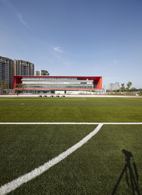 Binhai Xiaowai High School, projekt: HHD FUN, fot. Wang Zhenfei Ekologia i geometryczna bryła - to cechy szkoły zaprojektowanej przez HHD FUN