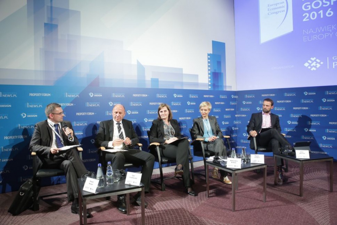 Uczestnicy sesji "High-tech w biurze, czyli co wpływa na komfort pracy", która odbyła się podczas Property Forum 2015 Efekt eko-glamour w biurze? Tak, dzięki nowoczesnym technologiom