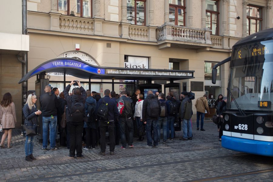 Nowoczesna wiata przystankowa w Krakowie, fot. krakow.pl Naszpikowana technologiami wiata przystankowa w Krakowie