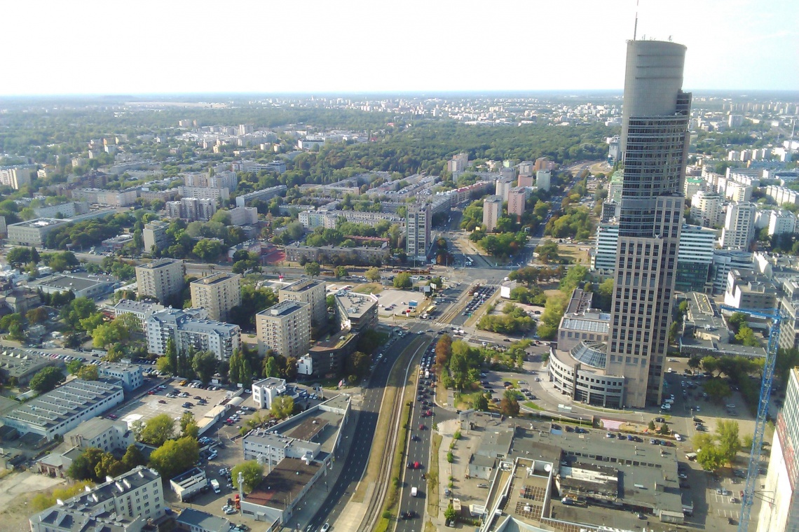 fot. Warszawa, Wola Good Looking Studio tworzy mural na cześć znanego aktorskiego duetu