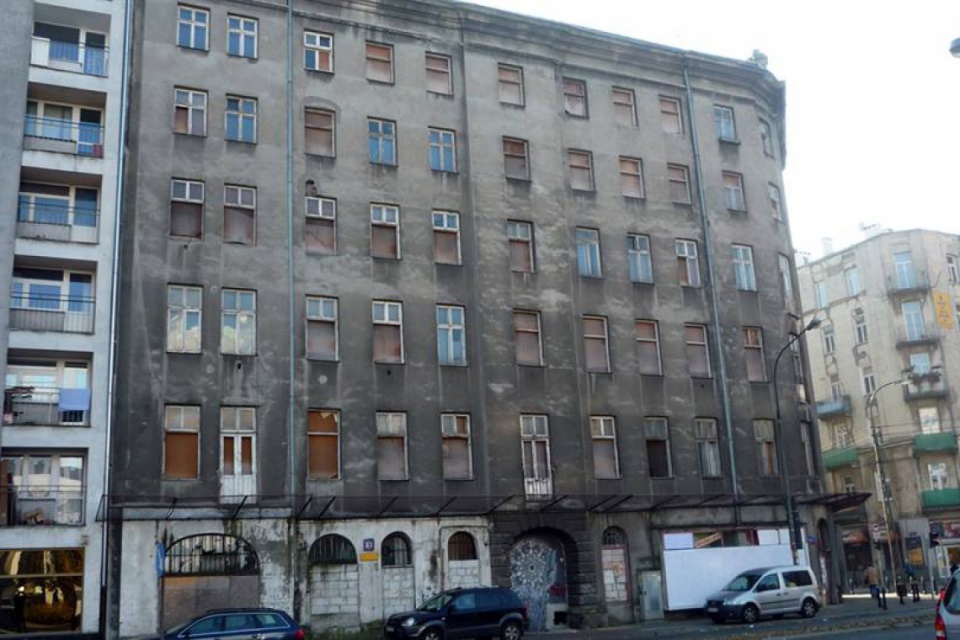 Kamienica Krongolda przy ul. Złotej 83 - tak wygląda dziś, fot. Fanpage "Jestem z Woli" Wiemy, jak będzie wyglądać kamienica Wolfa Krongolda