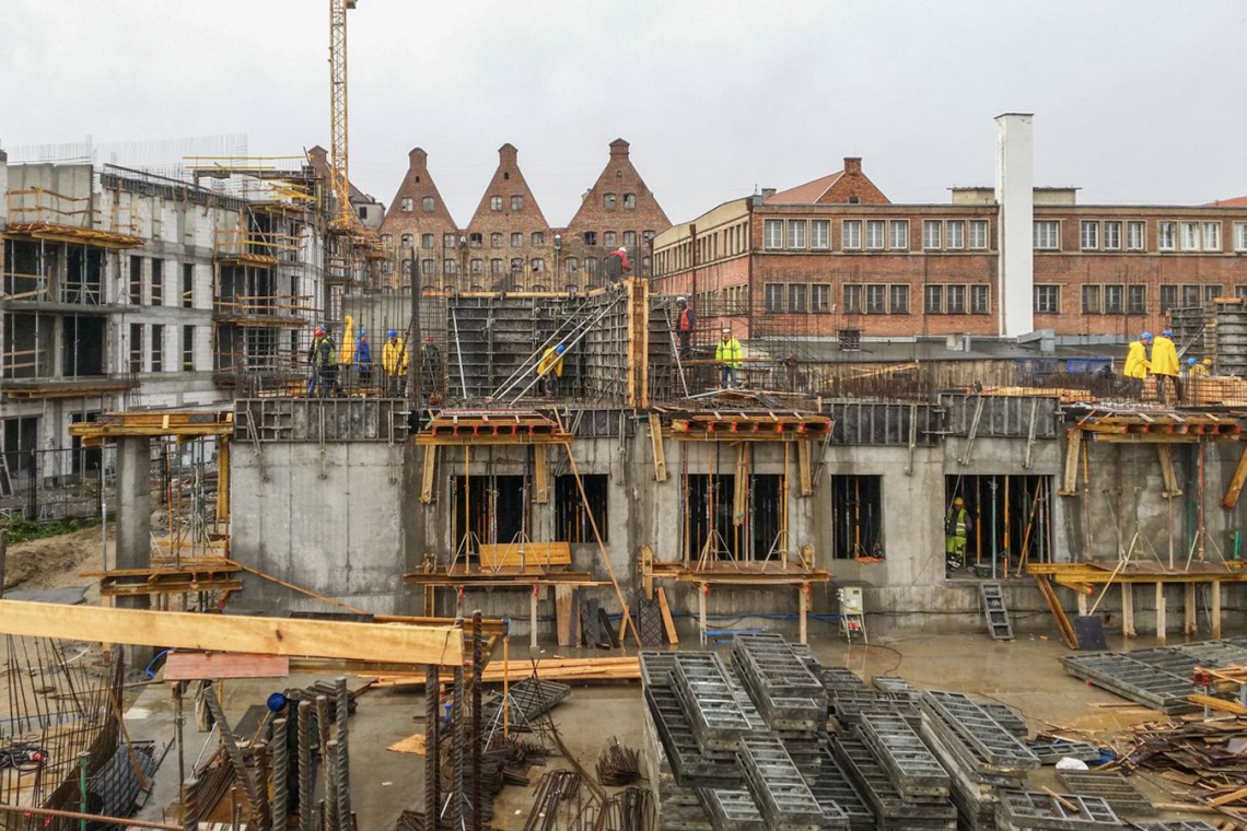 Nowa Motława na Wyspie Spichrzów, fot. Dekpol Nowa Motława rośnie według projektu KD Kozikowski Design