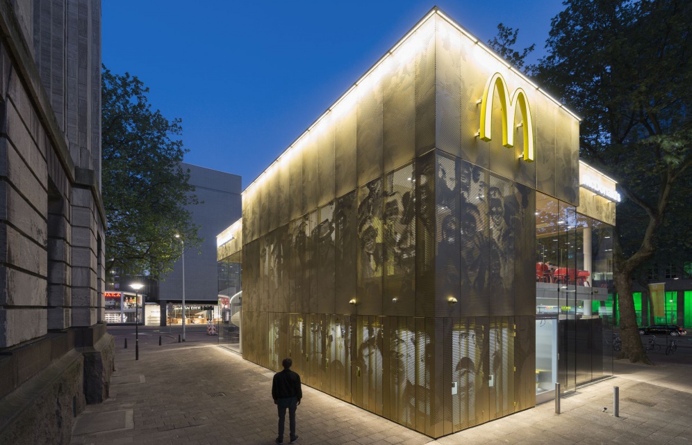 Projekt McDonald’s według Mei architects and planners, fot. Jeroen Musch, Rotterdam / Ossip van Duivenbode, Rotterdam / Frank McDonald’s w Rotterdamie doceniony za design