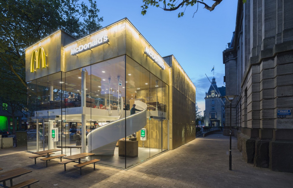 Projekt McDonald’s według Mei architects and planners, fot. Jeroen Musch, Rotterdam / Ossip van Duivenbode, Rotterdam / Frank McDonald’s w Rotterdamie doceniony za design