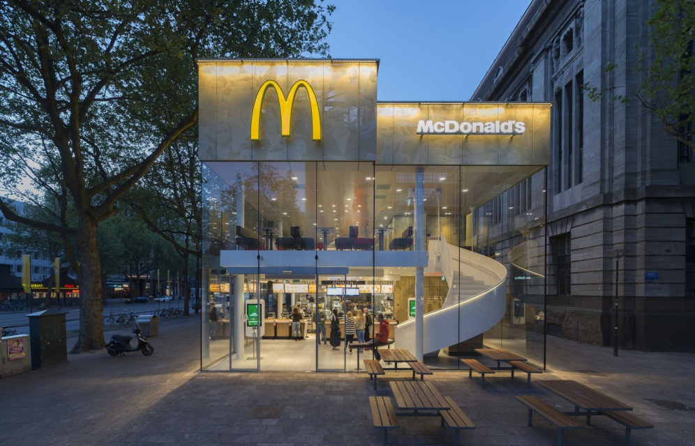 Projekt McDonald’s według Mei architects and planners, fot. Jeroen Musch, Rotterdam / Ossip van Duivenbode, Rotterdam / Frank McDonald’s w Rotterdamie doceniony za design
