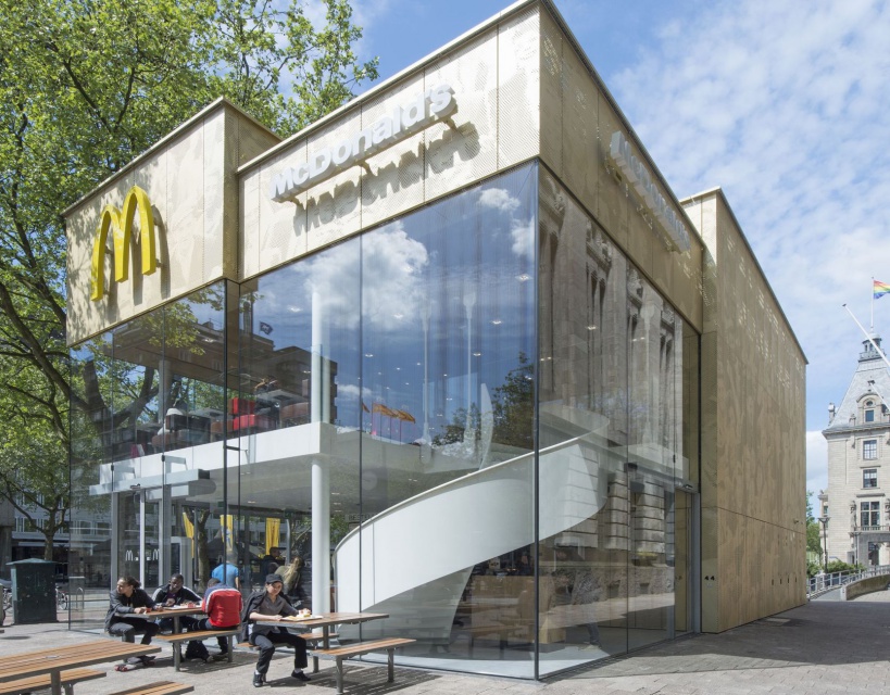 Projekt McDonald’s według Mei architects and planners, fot. Jeroen Musch, Rotterdam / Ossip van Duivenbode, Rotterdam / Frank McDonald’s w Rotterdamie doceniony za design