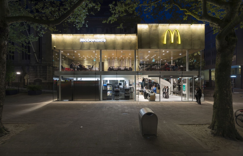 Projekt McDonald’s według Mei architects and planners, fot. Jeroen Musch, Rotterdam / Ossip van Duivenbode, Rotterdam / Frank McDonald’s w Rotterdamie doceniony za design