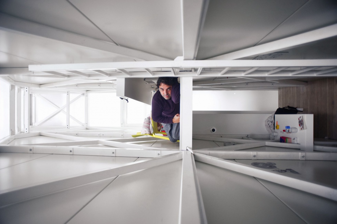 Etgar Keret in the Keret House, by Bartek Warzecha, © Polish Modern Art Foundation Przestrzeń niezmarnowana