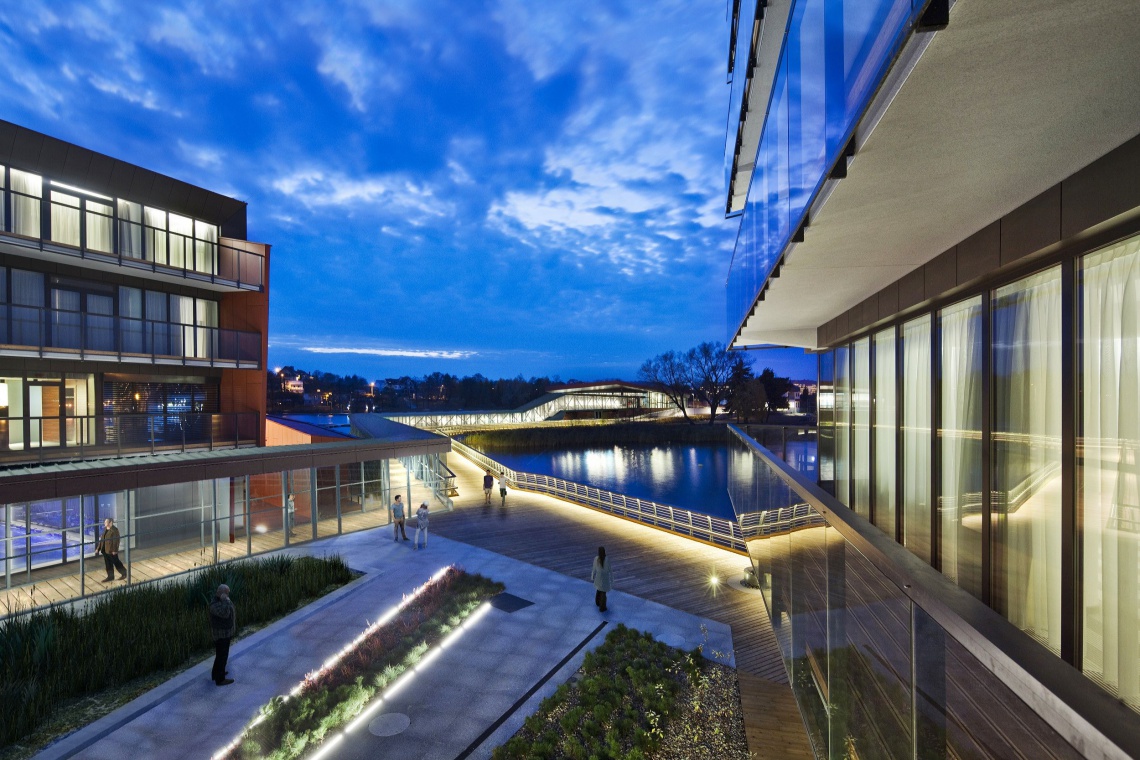 Szklany tunel dla hotelu Mikołajki, projekt P.K. Studio Projektowe Szklany tunel hotelu Mikołajki - atrakcja nie tylko architektoniczna