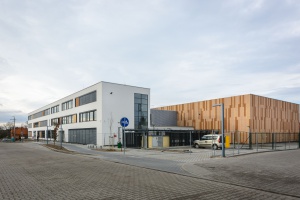 Czysty modernizm - szkoła według projektu Demiurg i Front Architects