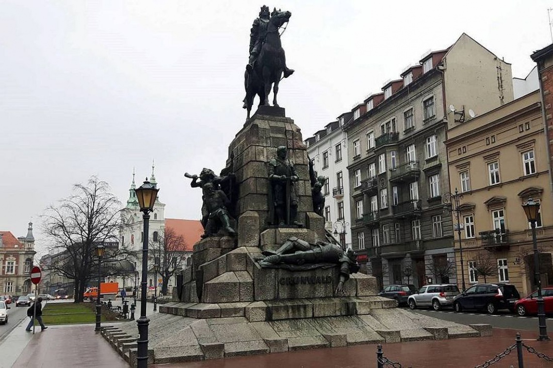 fot. ZIKIT Kraków Renowacja pomników przy użyciu... łusek z orzechów?