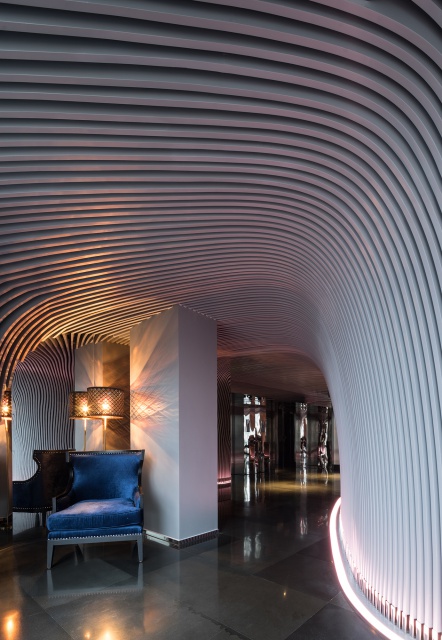 V+ Lounge, fot. Studio Waffles, LYCS Architecture Bar V+Lounge inspirowany falami i podwodnym światem