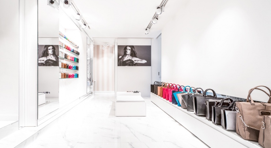 Elegancko i luksusowo: taki jest showroom dla torebek, ilustracja z publikacji