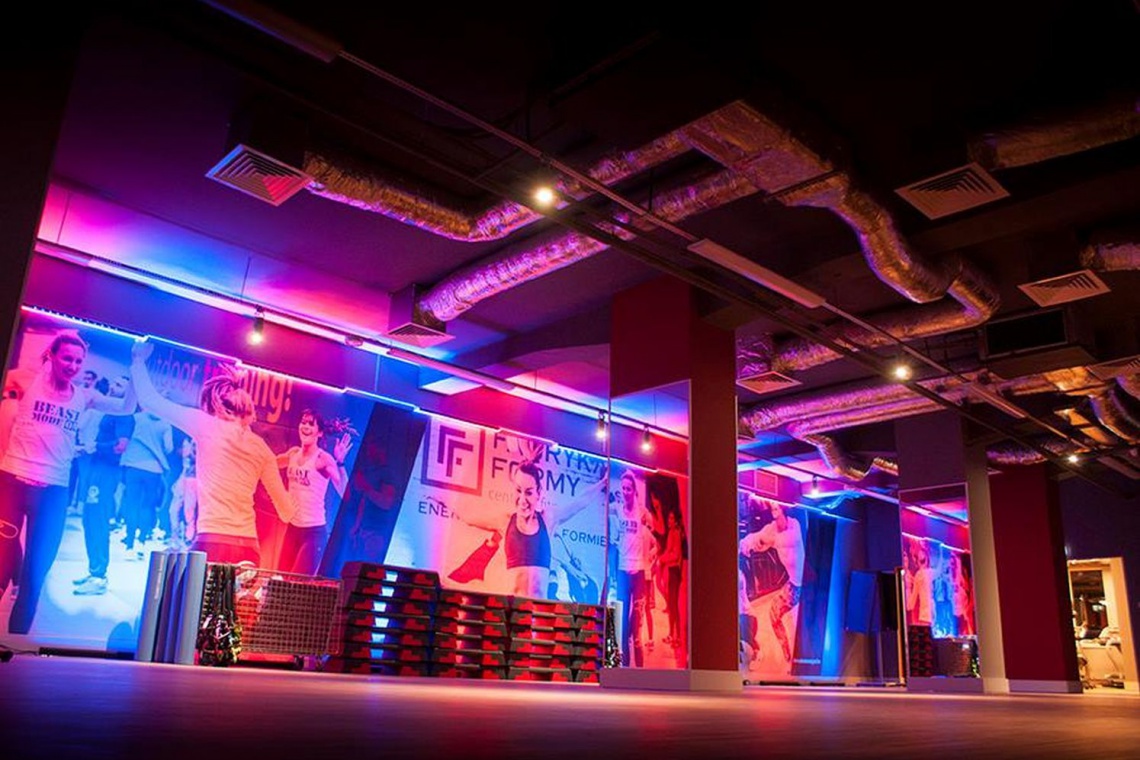 Klub fitness Fabryki Formy w biurowcu Bytom Square Wnętrze dla klubu fitness - nowoczesne i kolorowe