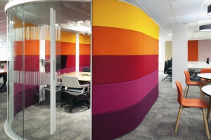 TOP 10: Te biura stawiają na intensywny kolor