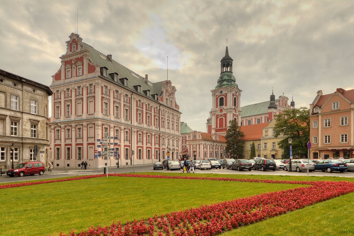 Poznań, plac Kolegiacki, fot. A.Savin, pl.wikimedia.org Plac Kolegiacki magnesem dla turystów. Ale dopiero po rewitalizacji