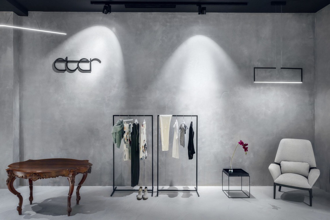 Butik Eter, fot. Sikora Wnętrza Niezwykle minimalistyczny butik