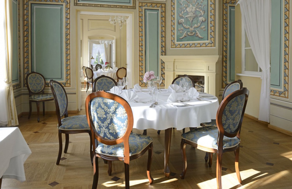 Dwór Kombornia Hotel & SPA, Bieszczady fot. mat. inwestora TOP 15: Najbardziej designerskie hotele w polskich górach