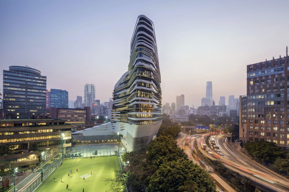 Najnowsze technologie i płynne kształty - Jockey Club Innovation Tower w Hongkongu, photo by doublespace 10 najlepszych budynków Zahy Hadid