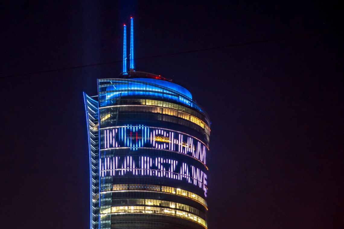 Ghelamco - Kocham Warszawę Gigantyczny ekran zawiśnie na Warsaw Spire